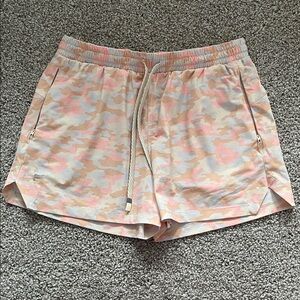 Fabletics Micro Camo The One Shorts 3” Size Medium